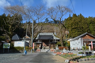 龍洞院